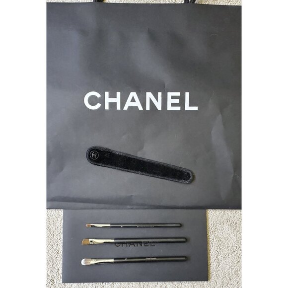 Set of 3 Chanel Makeup Brushes - velvet brush sleeves, drawstring bag - Picture 3 of 14